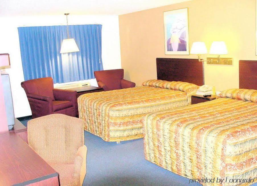 Flagship Inn & Suites Groton Room photo